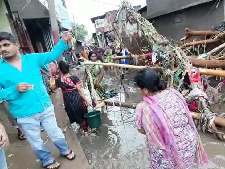 લોકો તંત્ર પાસથી મદદથી રાહ જોઈને બેઠા છે