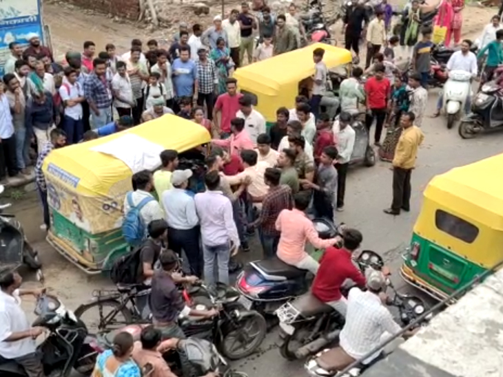 રિક્ષાચાલક પર ટોળાએ હાથ સાફ કર્યા