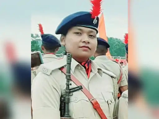 પિકઅપ વાને મહિલા સબ-ઇન્સ્પેક્ટરને કચડ્યાં હતાં.