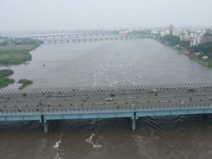 Dramatic flow of Tapi river as huge volume of water is released from ...