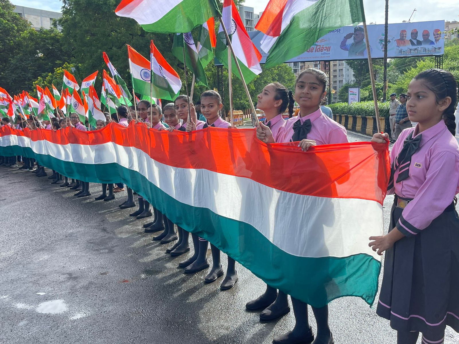 દેશભક્તિનો માહોલ છવાયો.