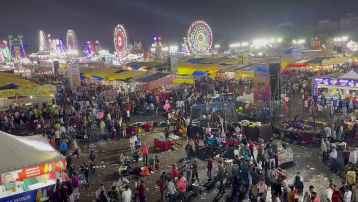 ત્રીજા દિવસે 4 લાખ લોકો મેળામાં ઊમટ્યા હતા.