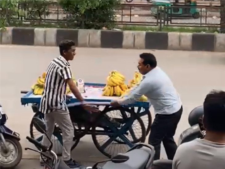 લારી ધકેલી માર મારતો રહ્યો.