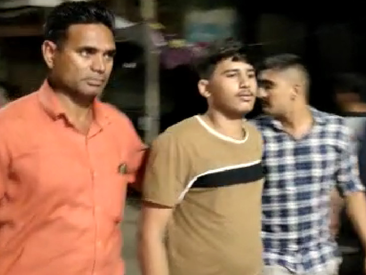 વડોદરા શહેરની શાંતિમાં પલીતો ચાંપનારાં તોફાની તત્ત્વોની અટકાયત કરાઈ હતી.