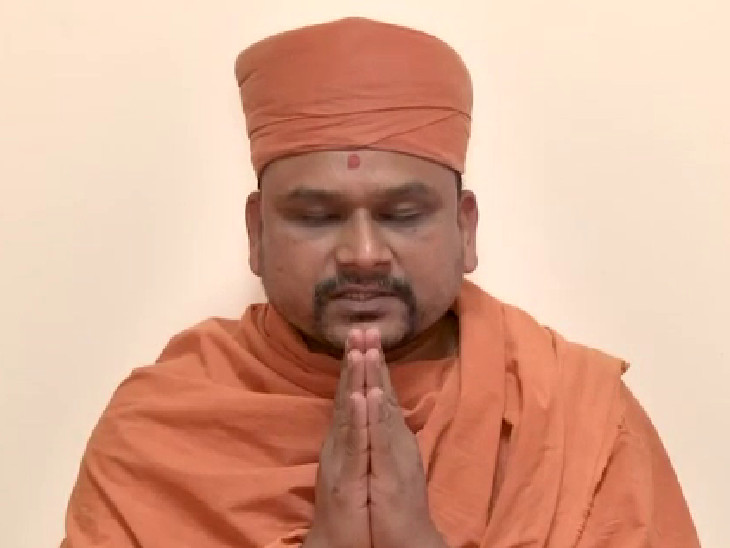પ્રબોધસ્વામી જૂથના આનંદસાગરસ્વામીએ માફી માગી.