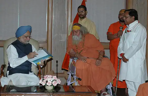 Former Prime Minister Dr. Shankaracharya Swami Swarupananda Saraswatiji Ganga Seva Abhiyan in 2008.  Met Manmohan Singh.