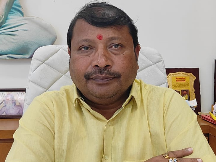 રાજેશ આયરે, ભાજપના નેતા અને ગરબા આયોજક.