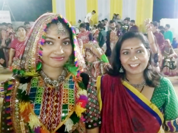 યોગીતા અને વૈદેહી પાટડિયા.