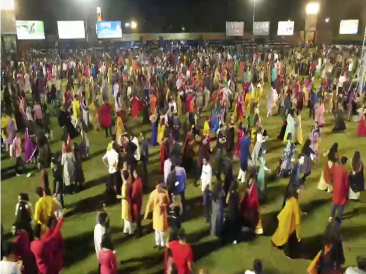 10 હજારથી વધુ લોકો ઉપસ્થિત રહ્યા.