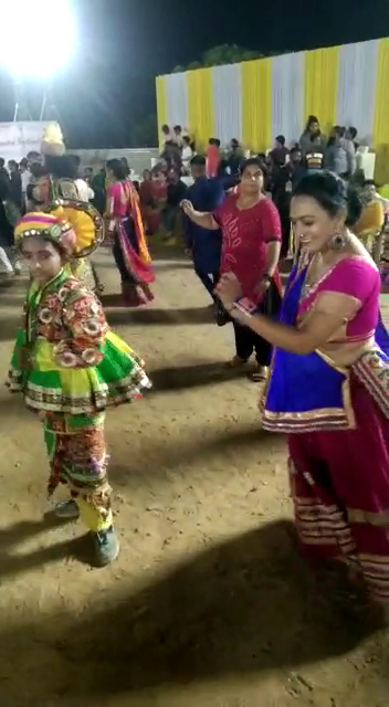 નવ વર્ષના દીકરા જૈનિષ સાથે કામીક્ષા આસોડિયા.