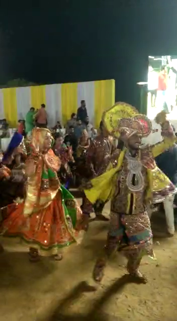 ગ્રુપ મેમ્બરમાં ગરબા રમવાનો ઉત્સાહ.