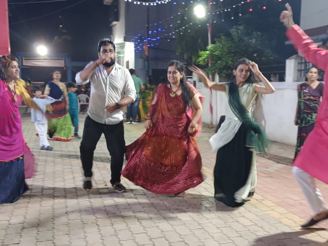 Malak Ras Garba Ramzat of Ras Garba at Durga Mataji Temple in Rajendra Nagar Society ...