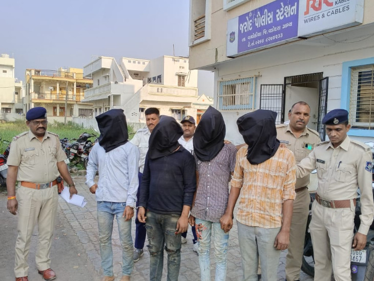 પોલીસે ગણતરીના કલાકોમાં આરોપીઓને ઝડપી પાડ્યા હતા.