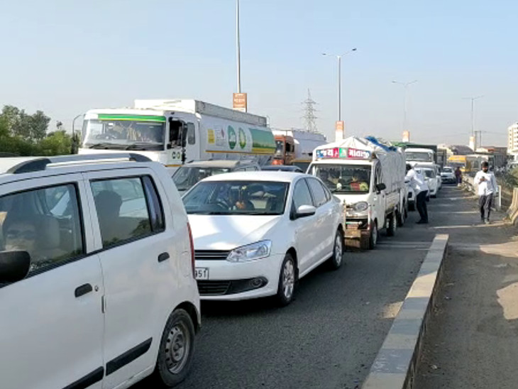 સવારમાં જ લોકોએ ટ્રાફિકનો સામનો કરવો પડ્યો.