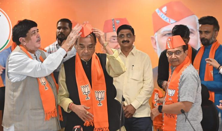 દિલીપ સંઘાણી સાથે મોહનસિંહ રાઠવા