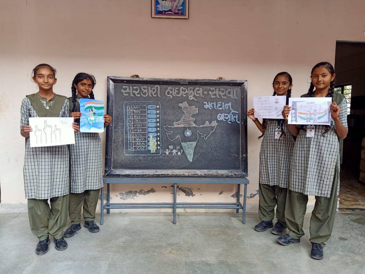 A drawing competition by students while organizing a unique office by the Yuva Mogul Group; Don