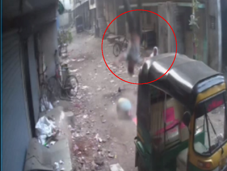 Elderly man dies after falling from third floor in Surat, losing ...