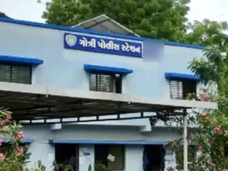 Complaint of Rs.4 lakh fraud against manager of My Jio store in