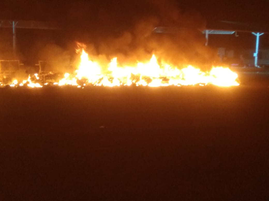 A charging rickshaw caught fire near the Statue of Unity, all the ...