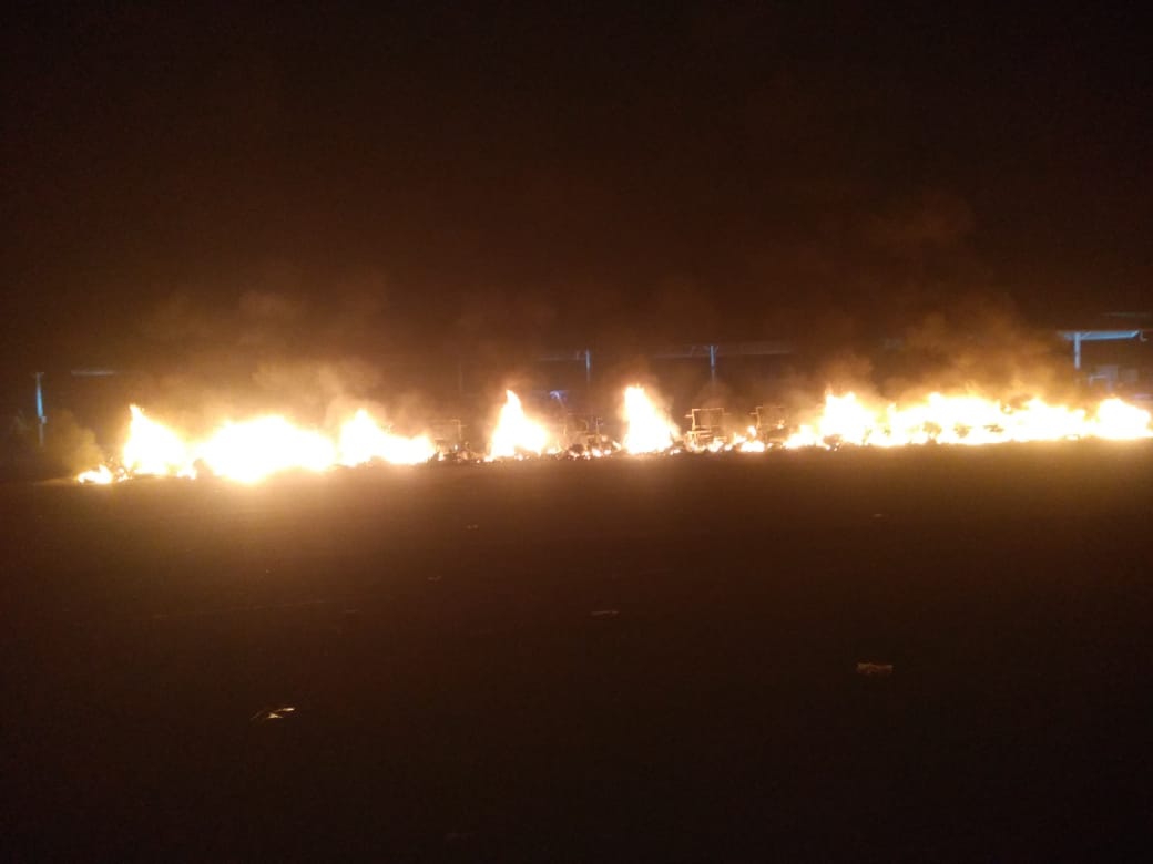 A charging rickshaw caught fire near the Statue of Unity, all the ...