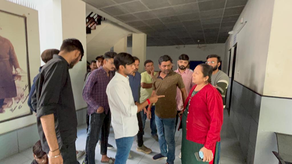 રસોડાની ચોખ્ખાઈ રાખવા બાબતે ખાતરી આપવામાં આવી