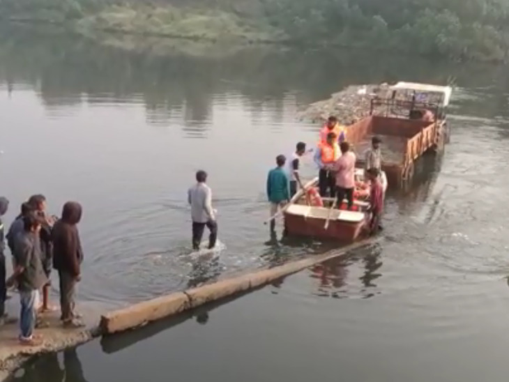 બીજા દિવસે પણ ફાયર બ્રિગેડે શોધખોળ શરૂ કરી.