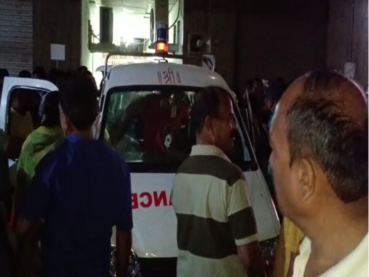 મોડી રાત્રે મૃતદેહ હોસ્પિટલમાં લઇ જવાયો