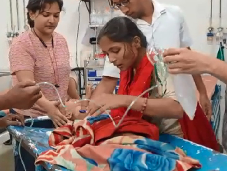 બાળકીની હાલત જોઈને માતા પણ ચિંતામાં મૂકાઈ.