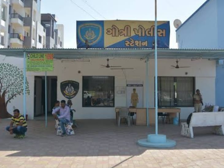 Real estate broker in Vadodara pays Rs 1.30 crore after borrowing Rs 80