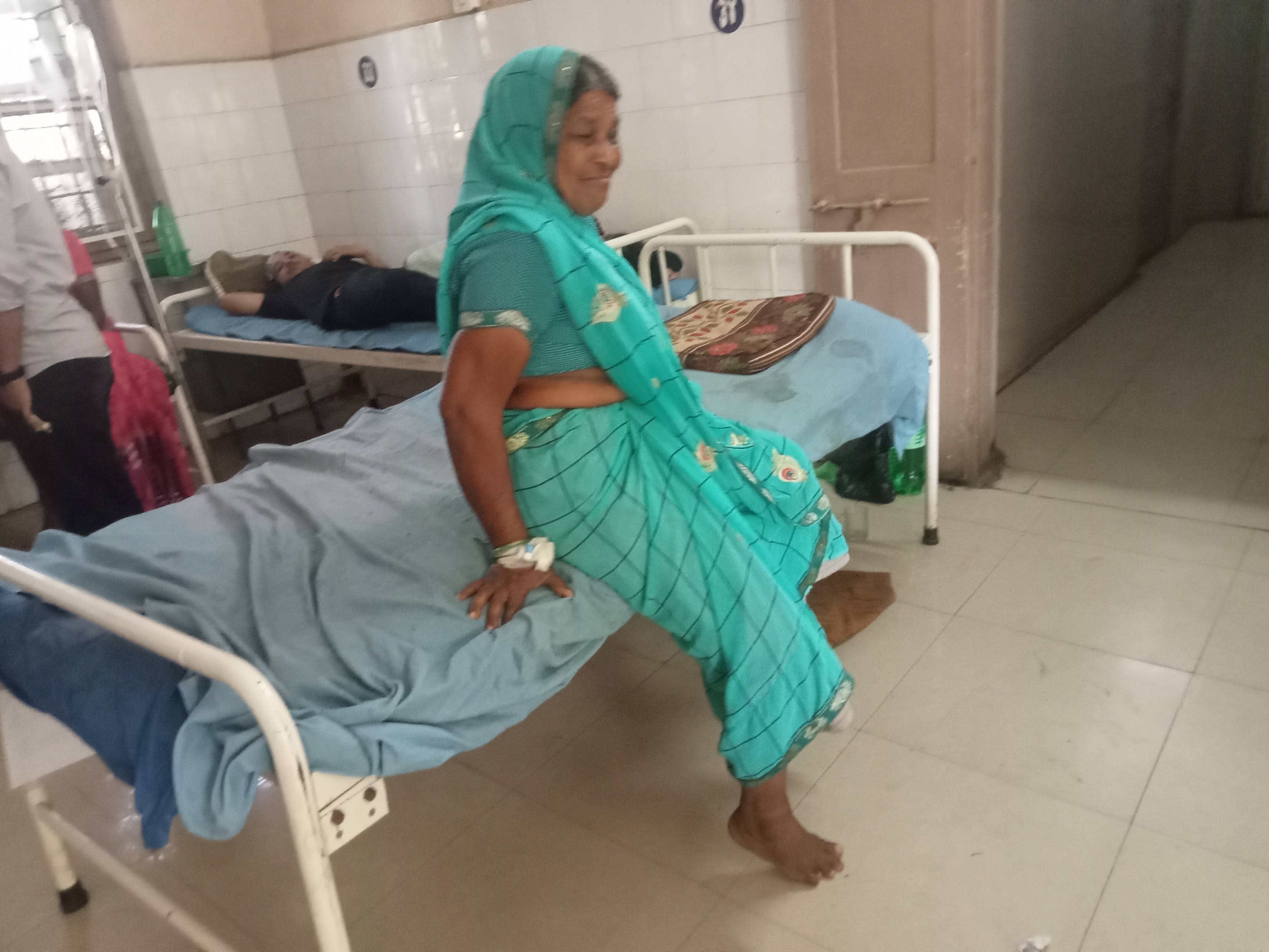 પુત્રનો માતા પર હુમલો.
