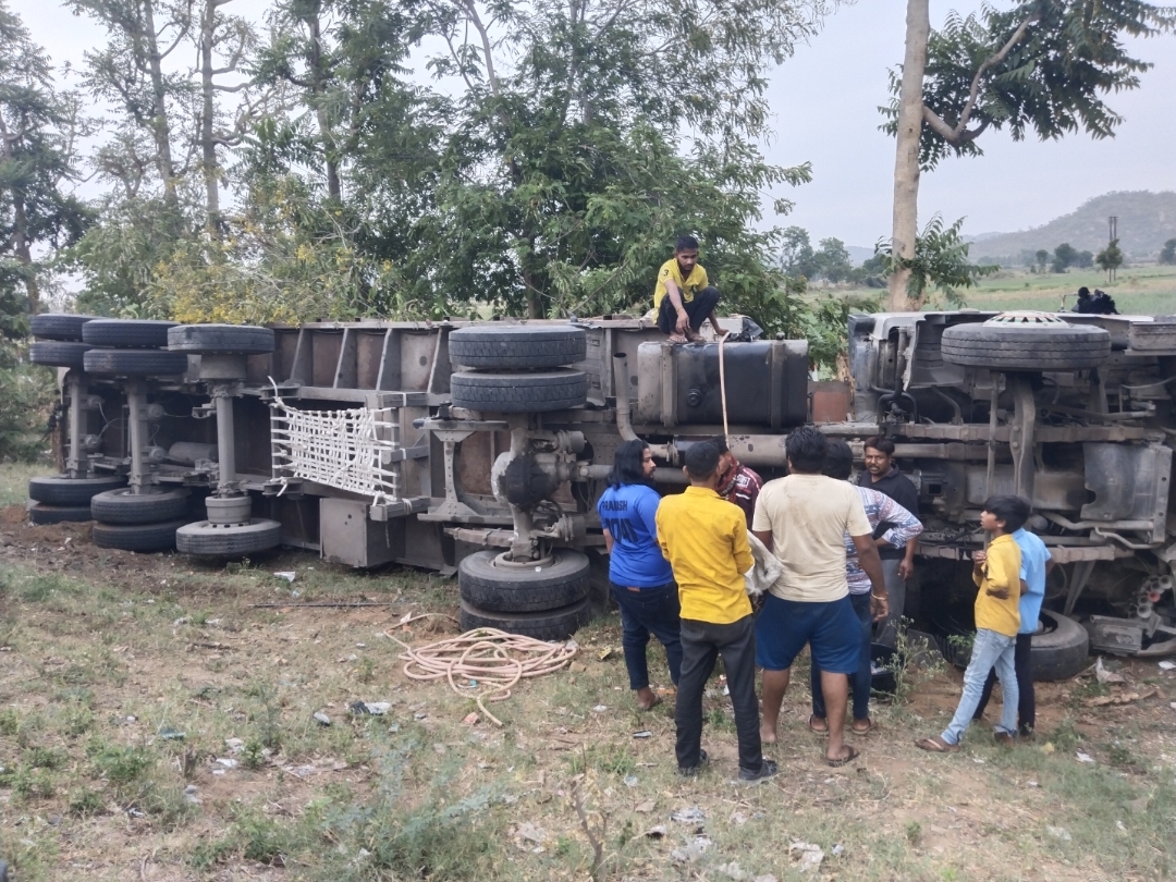 The driver lost control of the steering and the trailer overturned on ...