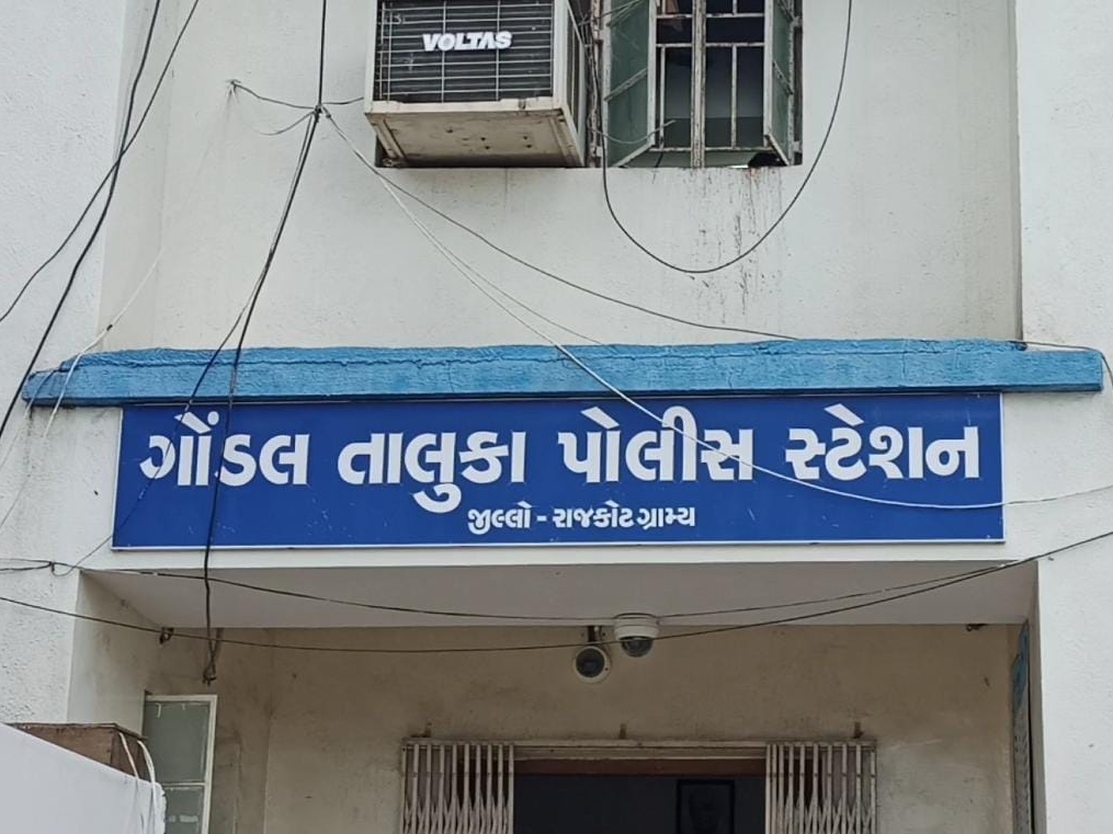 An accident near Gondal deprived the family of support; After a month, a  complaint was registered at the Gondal taluka police station | માતાની નજર  સામે પુત્રનું મોત: ગોંડલ પાસે સર્જાયેલા અકસ્માતમાં