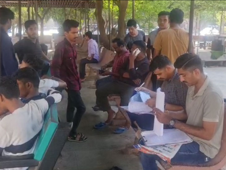 45-year-old dies in Surat after falling from chair due to chest pain ...