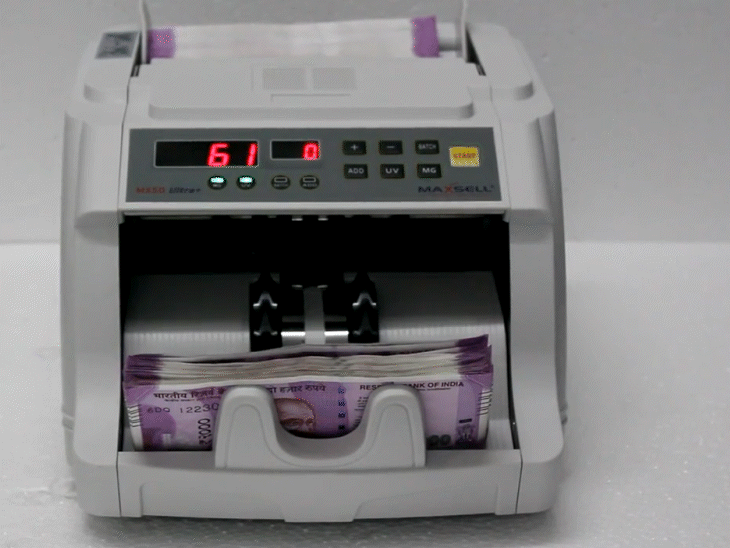 Cash Machine Raju Banks provide shade and water for people due to heat, keep track of ...