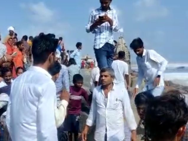 A young man drowned while taking a bath in the stormy sea from Gomti ...
