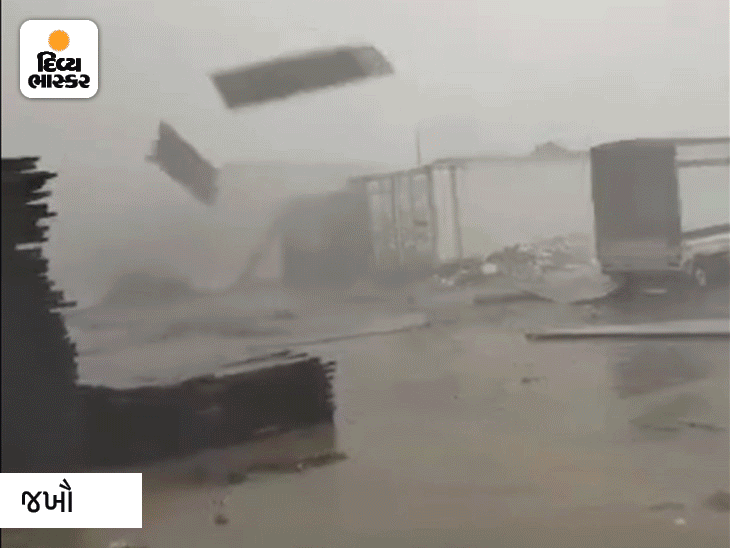 Cyclone lashes KutchSaurashtra, flood waters on roads, heartrending