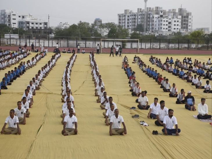 ભાવનગર સ્પોર્ટ્સ સંકુલ ખાતે આંતરરાષ્ટ્રીય યોગ દિવસની જિલ્લાકક્ષાની