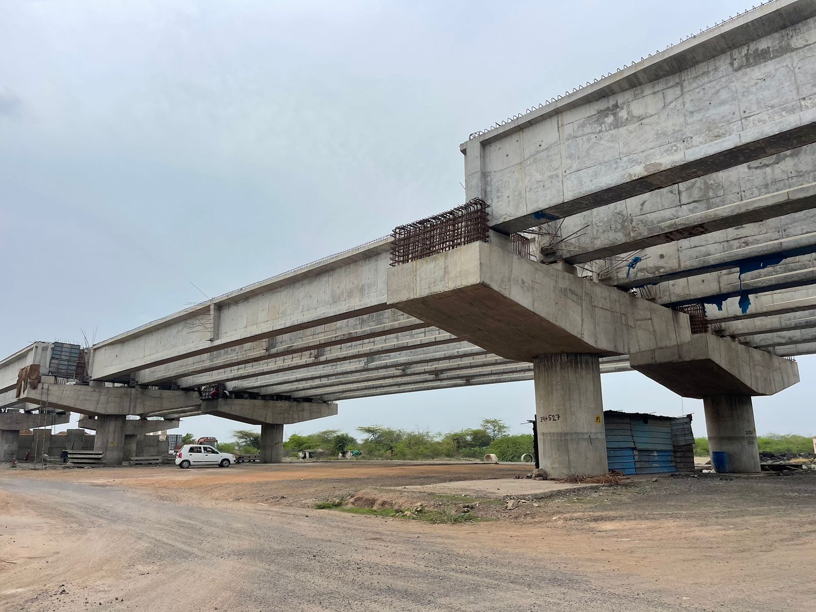 Rajkot-Ahmedabad 201-km highway six-lane at breakneck speed, RTI reveals;  40 percent work is still pending | વાહનચાલકોને પારાવાર મુશ્કેલી:  રાજકોટ-અમદાવાદ 201 કિલોમીટરના હાઈ-વેને સિક્સ લેન ...