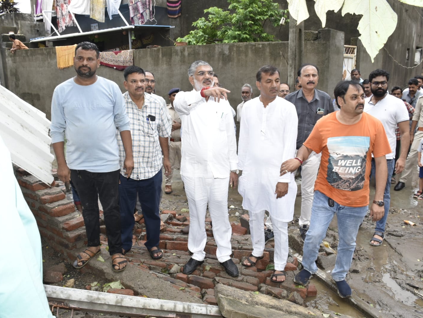 Minister Mulu Bera visited the flood affected areas of Lalpur