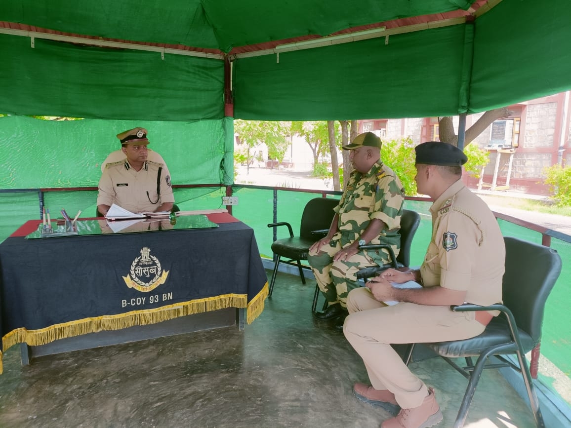 The police chief visited the out post of BSF on Londrani Kuda border in ...