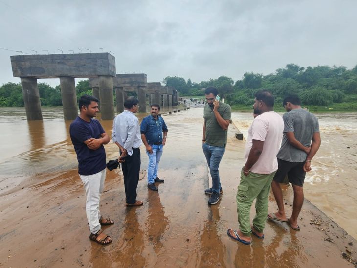 Collector appeals to the people of the low-lying villages of Dhadhar ...