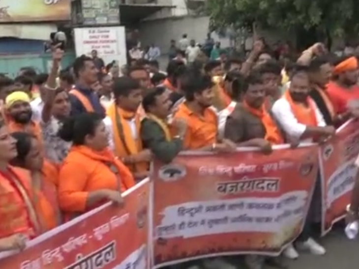 Mewat Riots Vihip and Bajrang forces protest at Udhana Darwaza over attack on Hindu ...