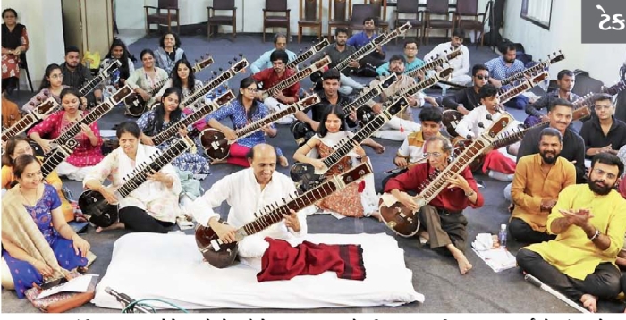 Surat rang with the sura of Ustad Sajid's sitar | ઉસ્તાદ સાજીદના ...