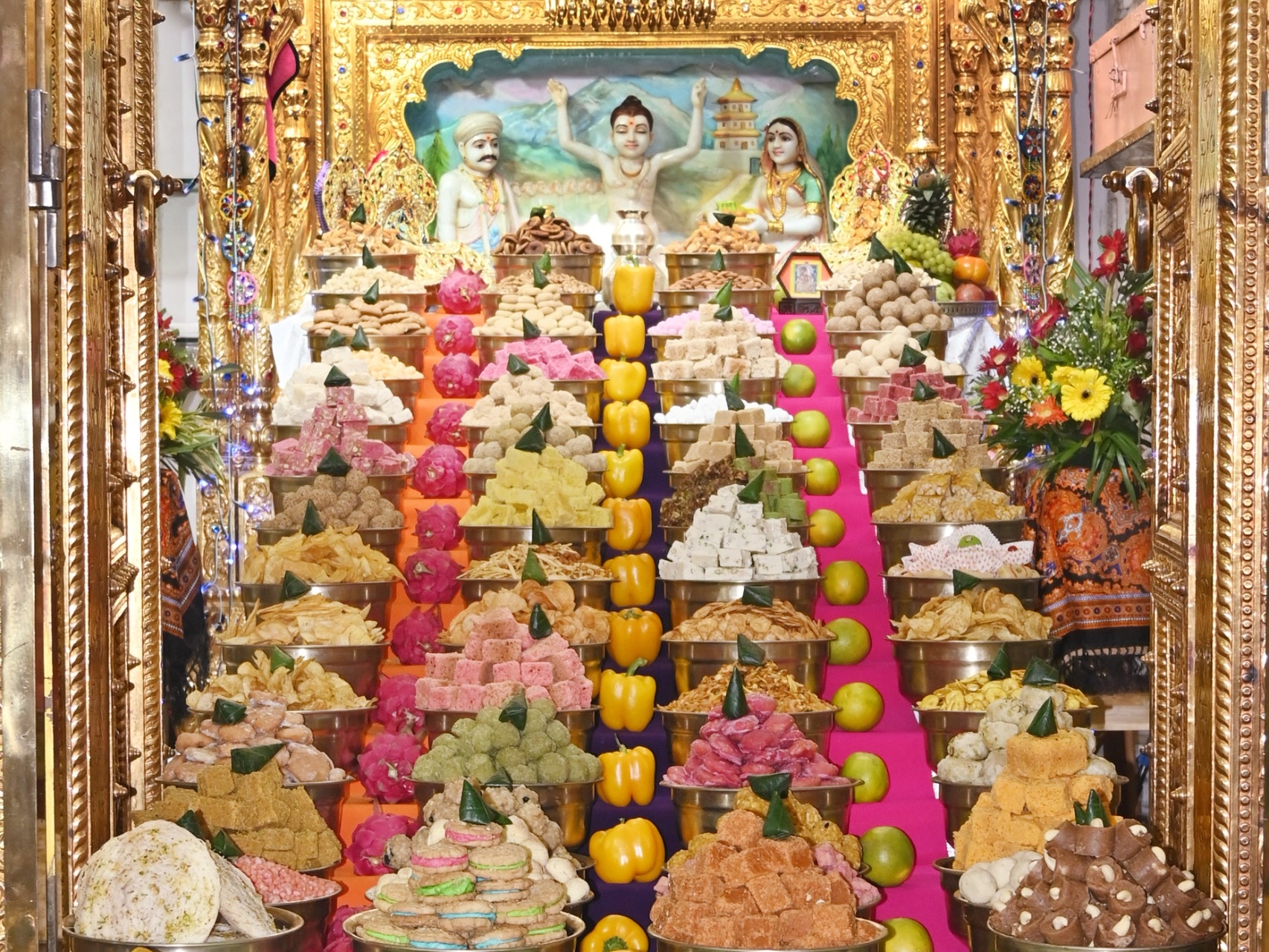 Annakoot darshan was held everywhere in Kutch, 50 thousand people ...