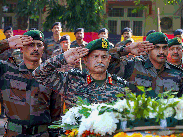 Parthivadeh will reach home today; Paratrooper Sachin was married on  December 8, Majid's brother was also martyred | શહીદની માતાએ રડતાં-રડતાં  કહ્યું- 'દેખાડો ન કરો': પરિવારને 50 લાખનો ચેક આપી ...