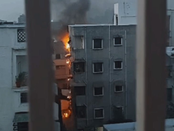 Gas cylinder leaks in flat in Khokhra, one person suffers minor injuries,  fire brigade team douses the fire | અમદાવાદમાં વહેલી સવારે ભીષણ આગ: પાણી  ગરમ કરવા ગેસ ચાલુ કરતાં જ આગ