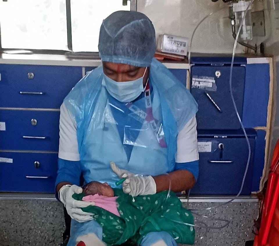 A woman gave birth in an ambulance with two rounds of umbilical cord