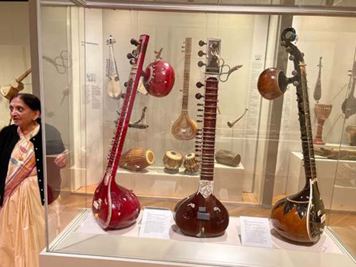 Sr. of Vadodara. Sitar made by Somabhai Mistry in 1960 World's largest