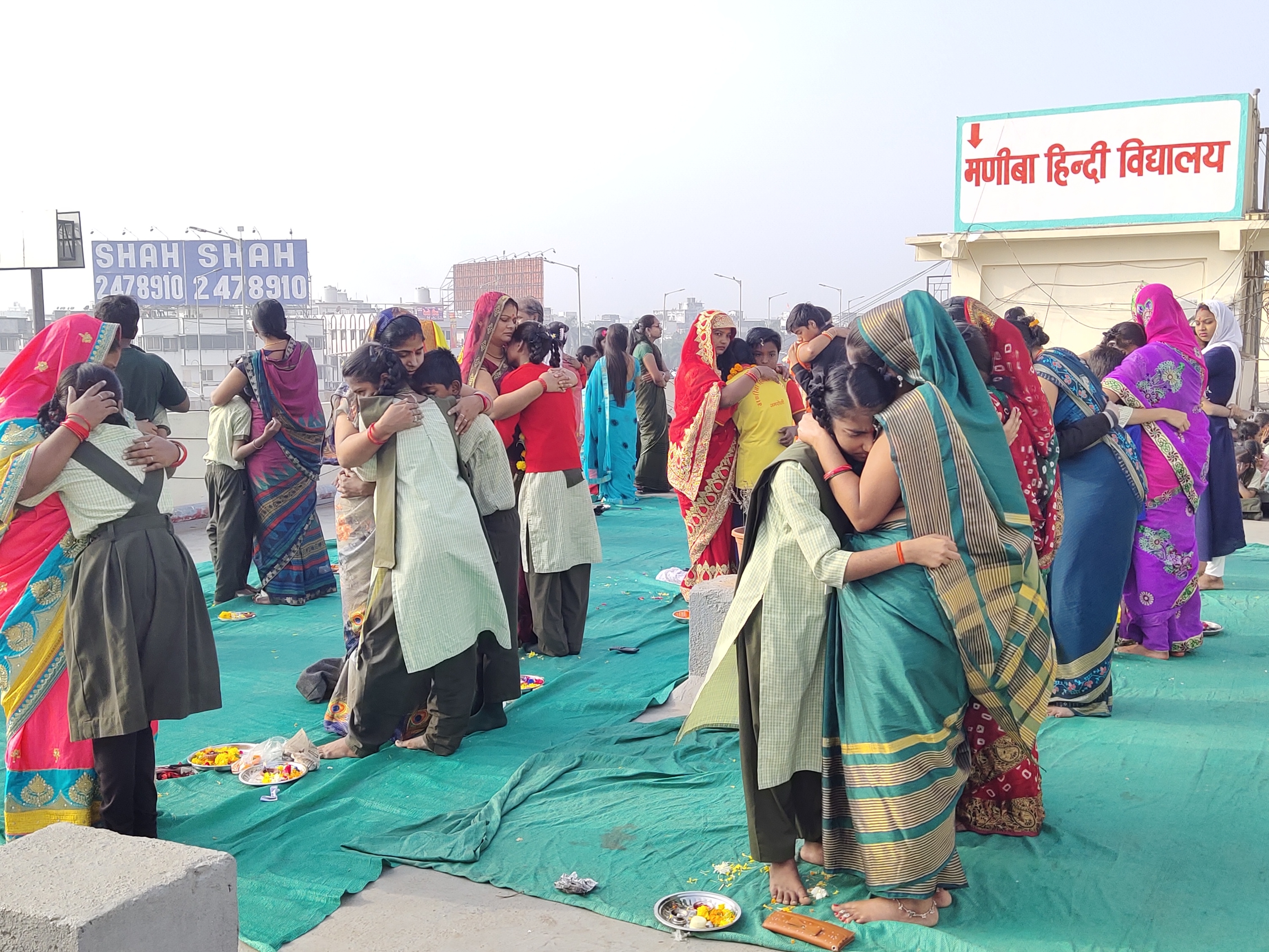 Api Maniba Mata Pita Pujan program was organized in Maniba Hindi Vidyalaya