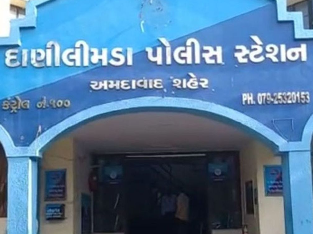 In Jamalpur, 3 people attacked a customer on a tea kettle over tea money બાદશાહને મારી નાખવાની